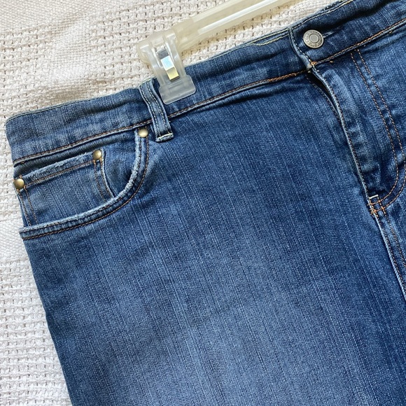 Jean mini skirt 💫 - Picture 2 of 10